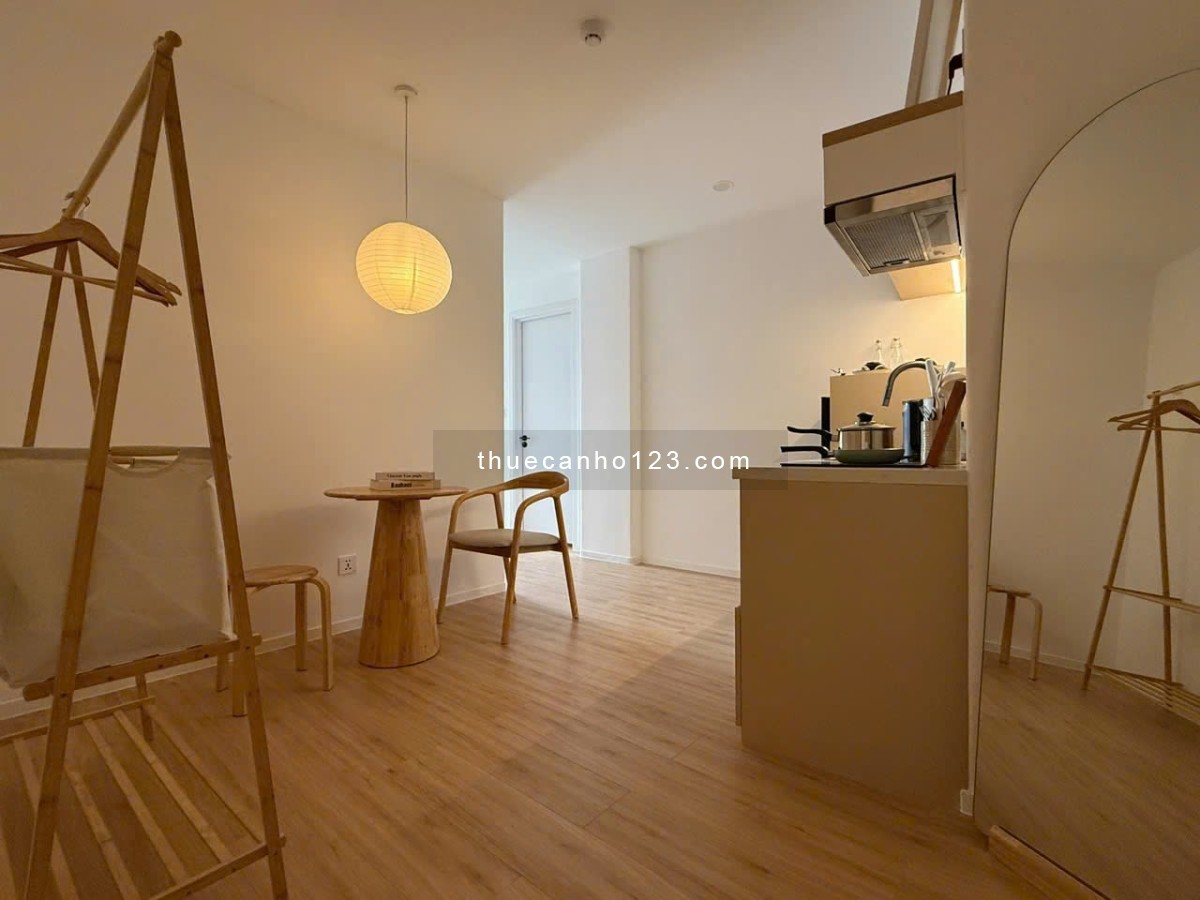 Cho thuê căn hộ full nội thất có balcon cửa sổ trời siêu thoáng Quận 3