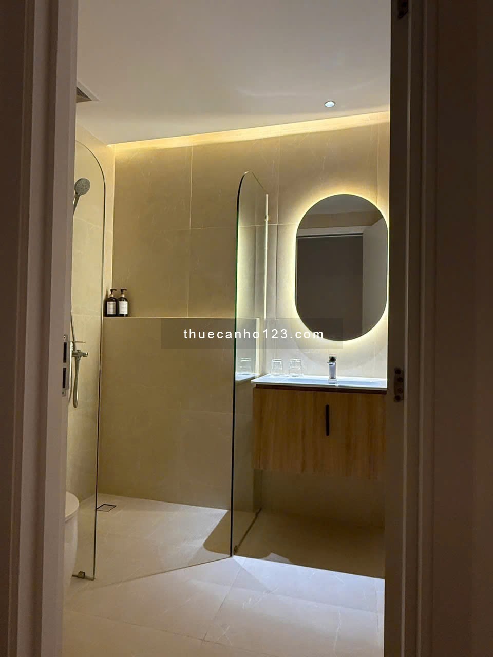 Cho thuê căn hộ full nội thất có balcon cửa sổ trời siêu thoáng Quận 3