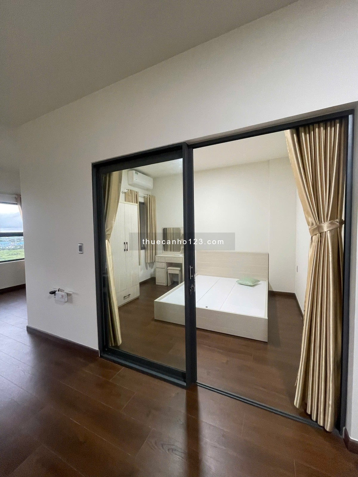 Cho thuê căn hộ ehome Southgate 1PN tầng cao nhất, có thể thiết kế thêm phòng ngủ nhỏ - view trường