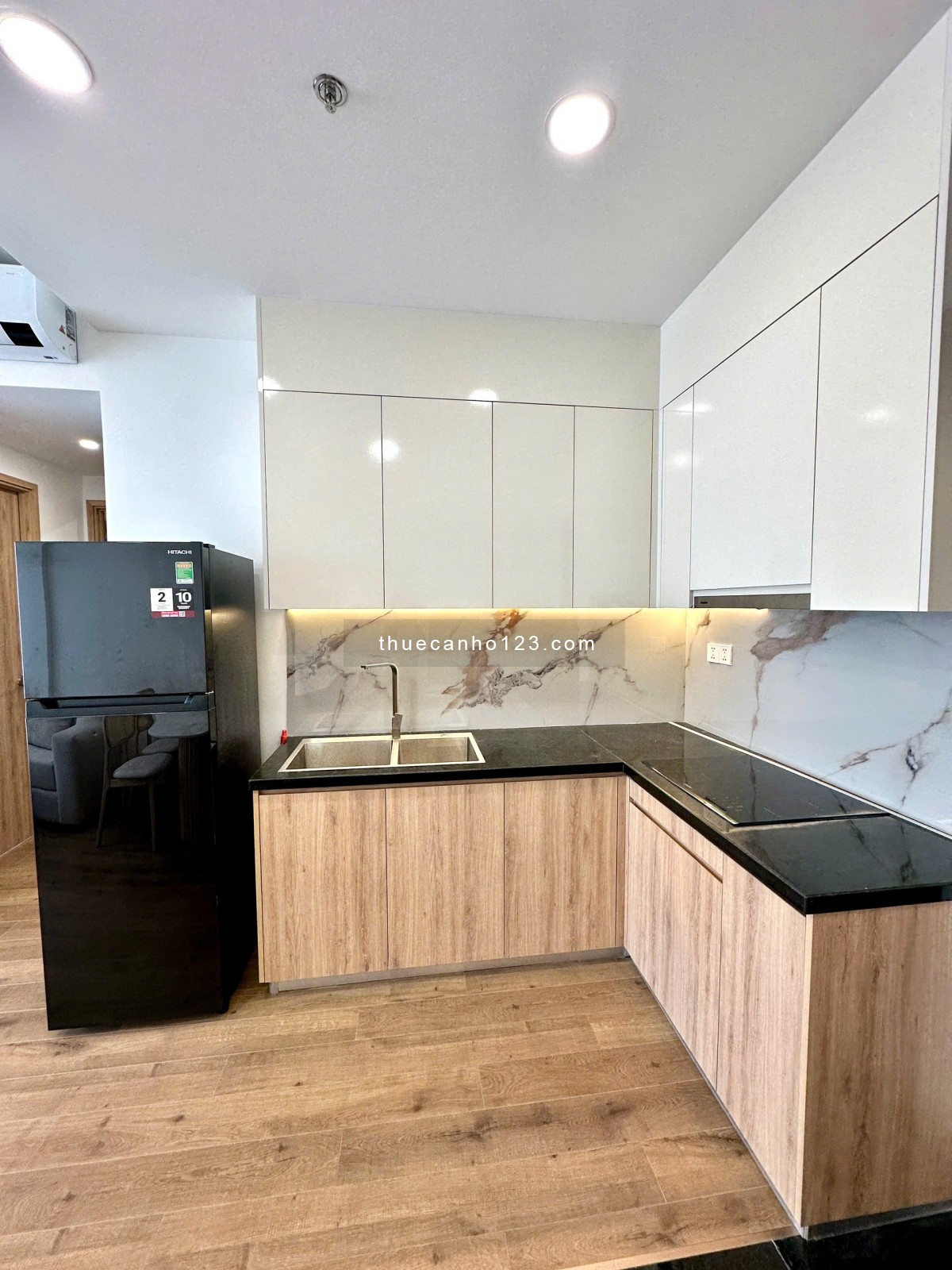 Cho thuê căn hộ akari city 2pn 1wc có 3 máy lạnh nước nóng rèm giàn phơi kính bếp tủ chỉ 10,5tr