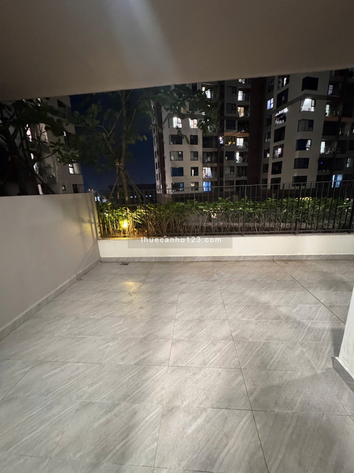 cho thuê căn sân vườn siêu xinh, sân riêng 20m2 sân chung 700m2 - free phí quản lý chỉ 13tr