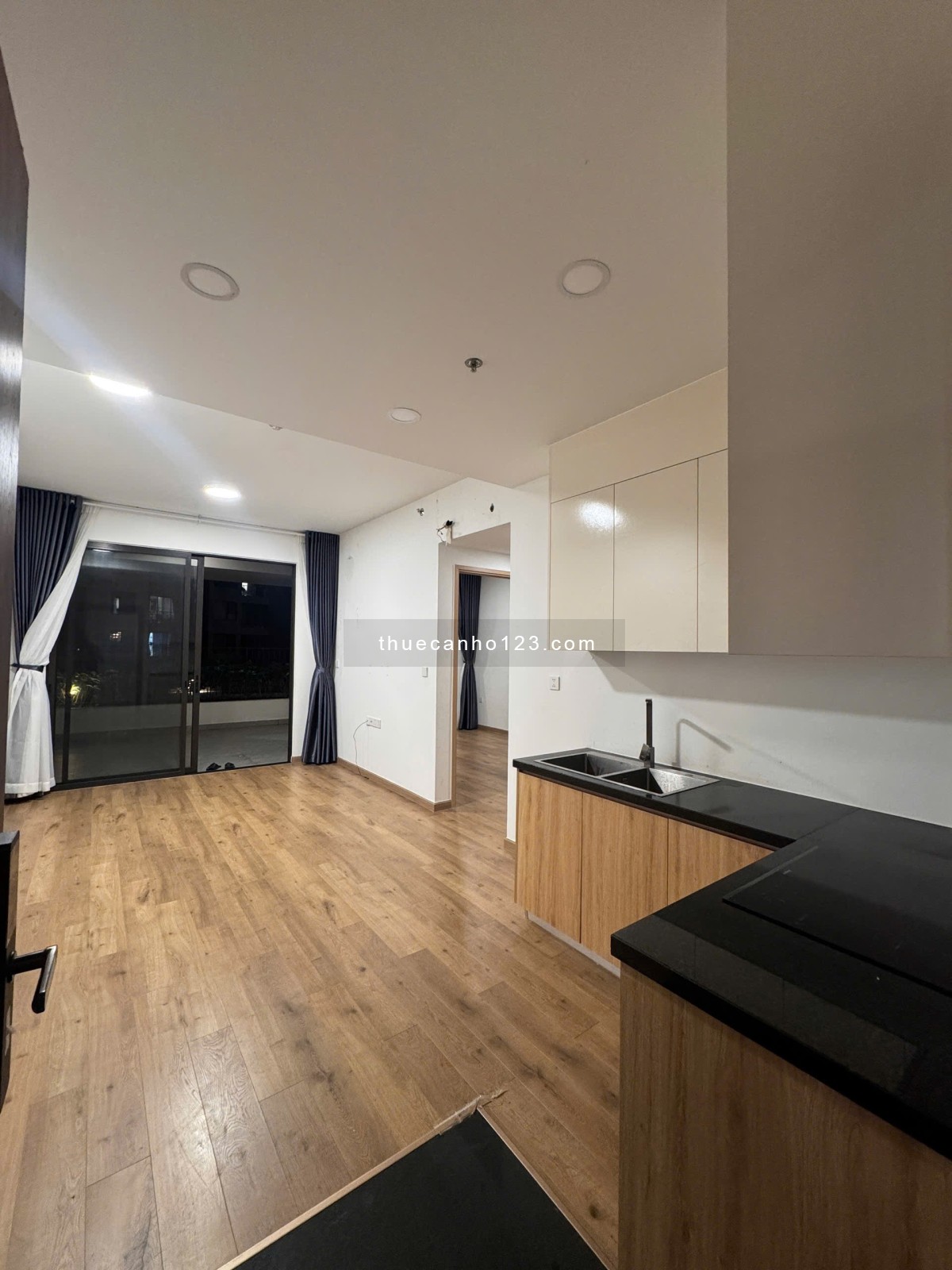 cho thuê căn sân vườn siêu xinh, sân riêng 20m2 sân chung 700m2 - free phí quản lý chỉ 13tr