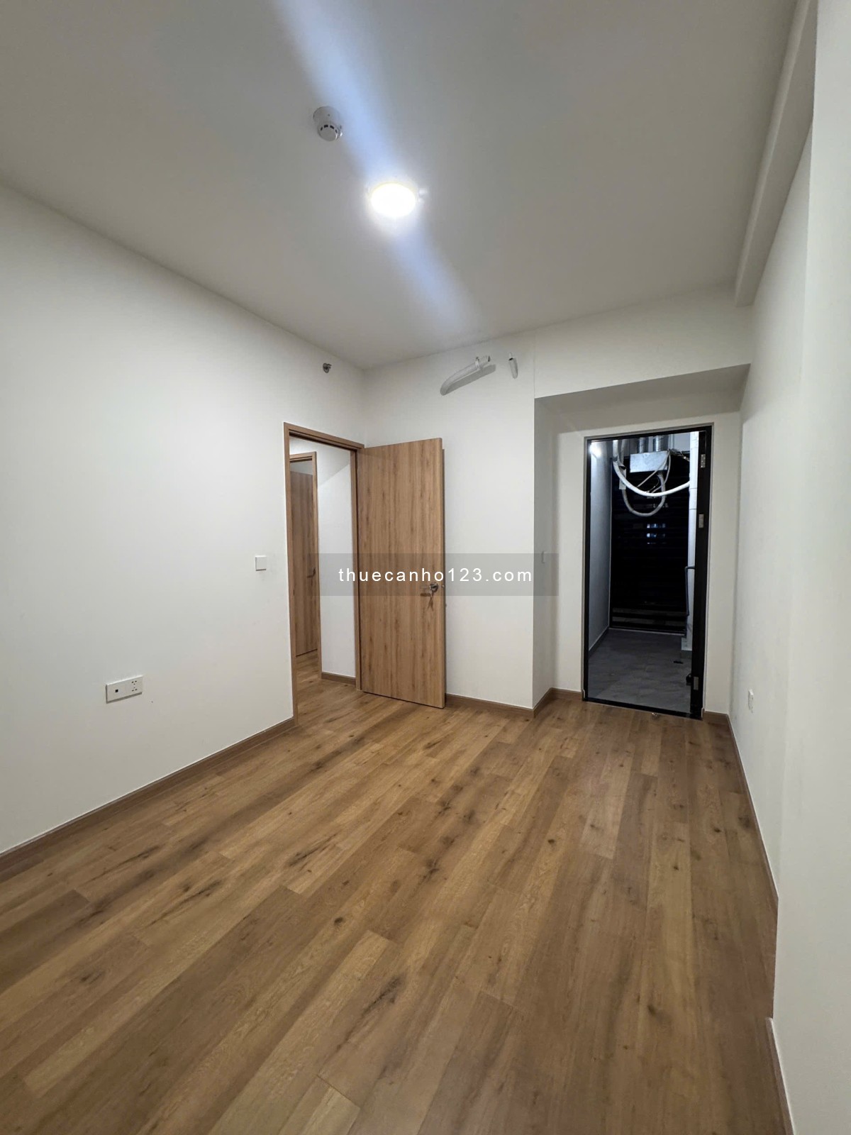 cho thuê căn sân vườn siêu xinh, sân riêng 20m2 sân chung 700m2 - free phí quản lý chỉ 13tr