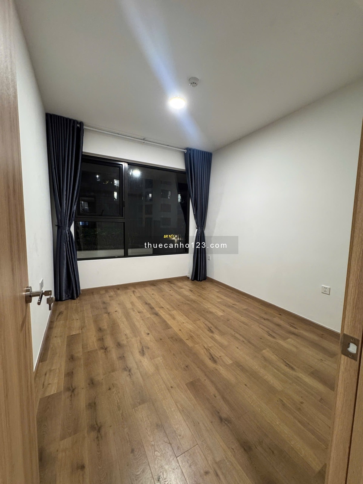 cho thuê căn sân vườn siêu xinh, sân riêng 20m2 sân chung 700m2 - free phí quản lý chỉ 13tr