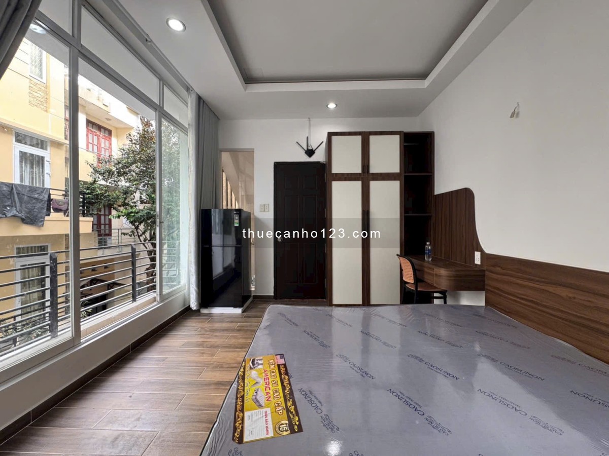 Cho Thuê Căn Hộ Dịch Vụ Full Nội Thất, Ban Công Lớn, nằm ngay Trung Tâm Phú Nhuận, gần Sân Bay