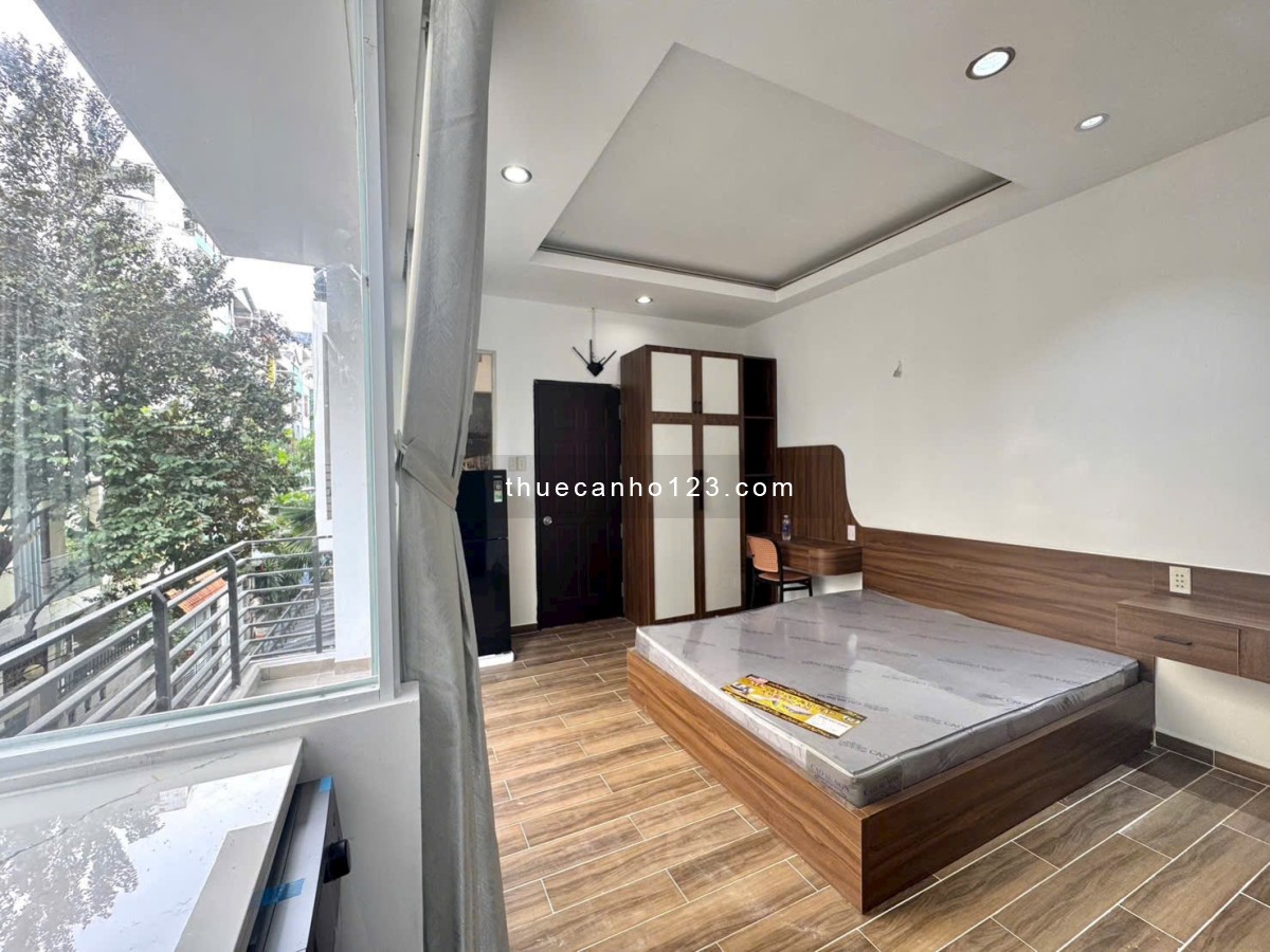 Cho Thuê Căn Hộ Dịch Vụ Full Nội Thất, Ban Công Lớn, nằm ngay Trung Tâm Phú Nhuận, gần Sân Bay