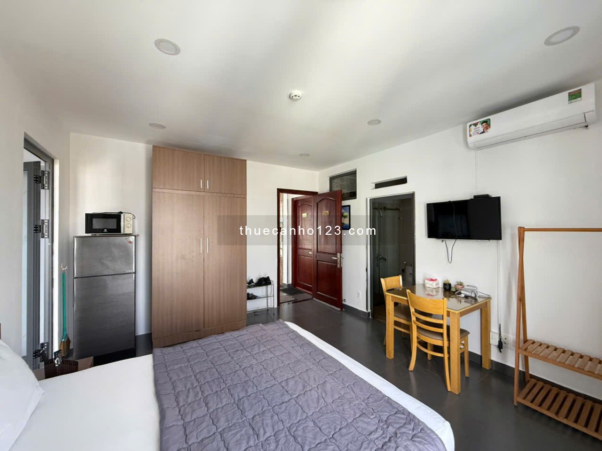 Căn Hộ Studio Ban Công - Tách Bếp - Ngay Bờ Kè Trường Sa - Chợ Bà Chiểu - Cầu Bùi Hữu Nghĩa