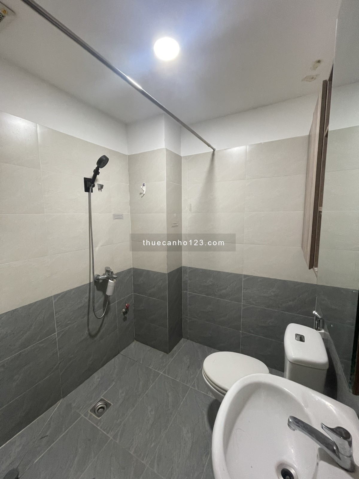 Cho thuê căn hộ 1PN Cửa sổ, máy giặt riêng Q1 gần cầu Calmette, cầu Ông Lãnh, chợ Bến Thành, Bitexco