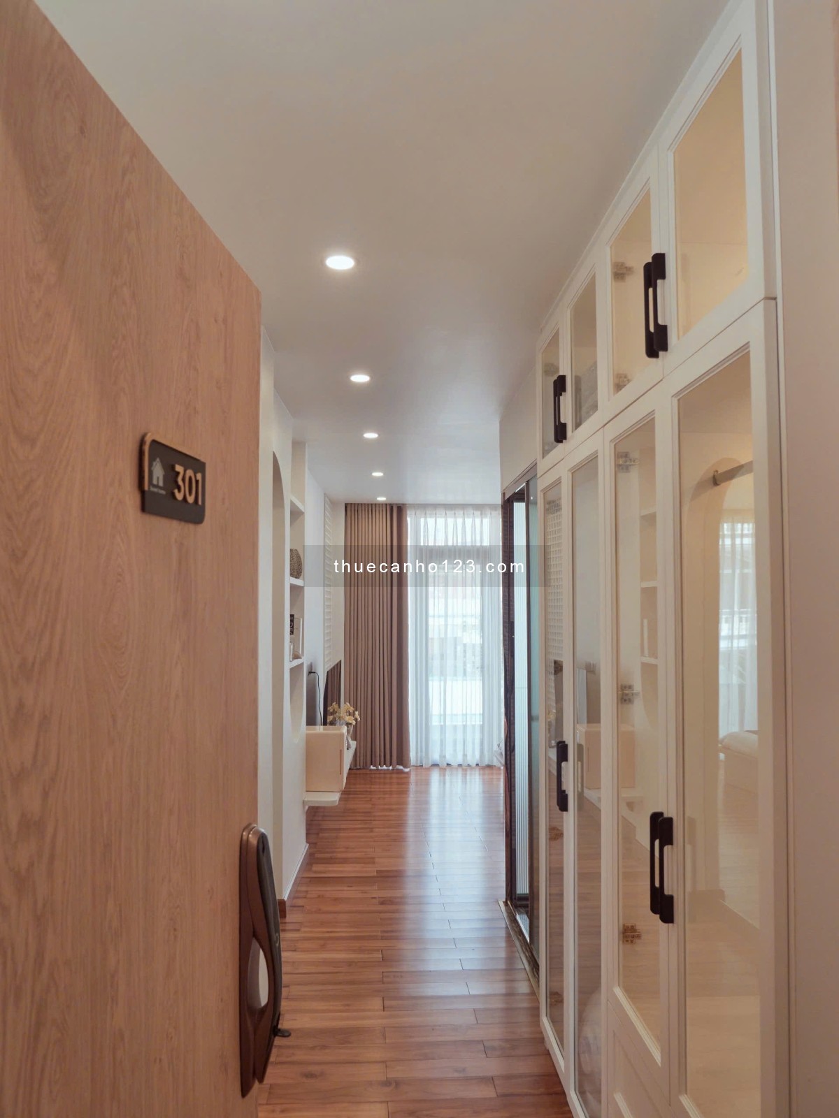 Cho Thuê Căn Hộ Full Nội Thất Có Ban Công thang Máy Gần Nhà thờ Tân Định Quận 1