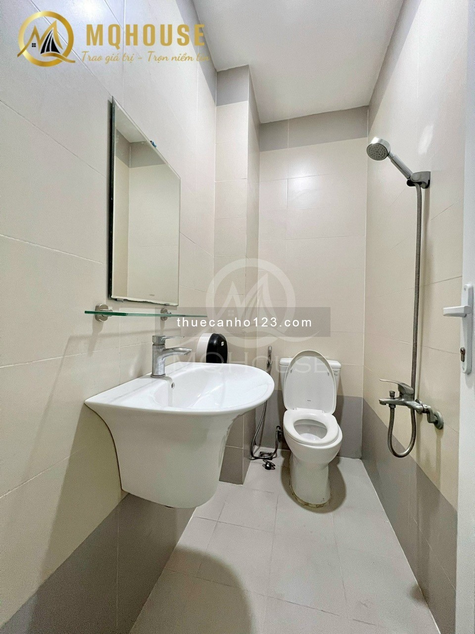 Trống lại siêu phẩm 2PN/1WC – Phòng ngủ view kính ngay Công viên Hoàng Văn Thụ, sân bay, khu K300.