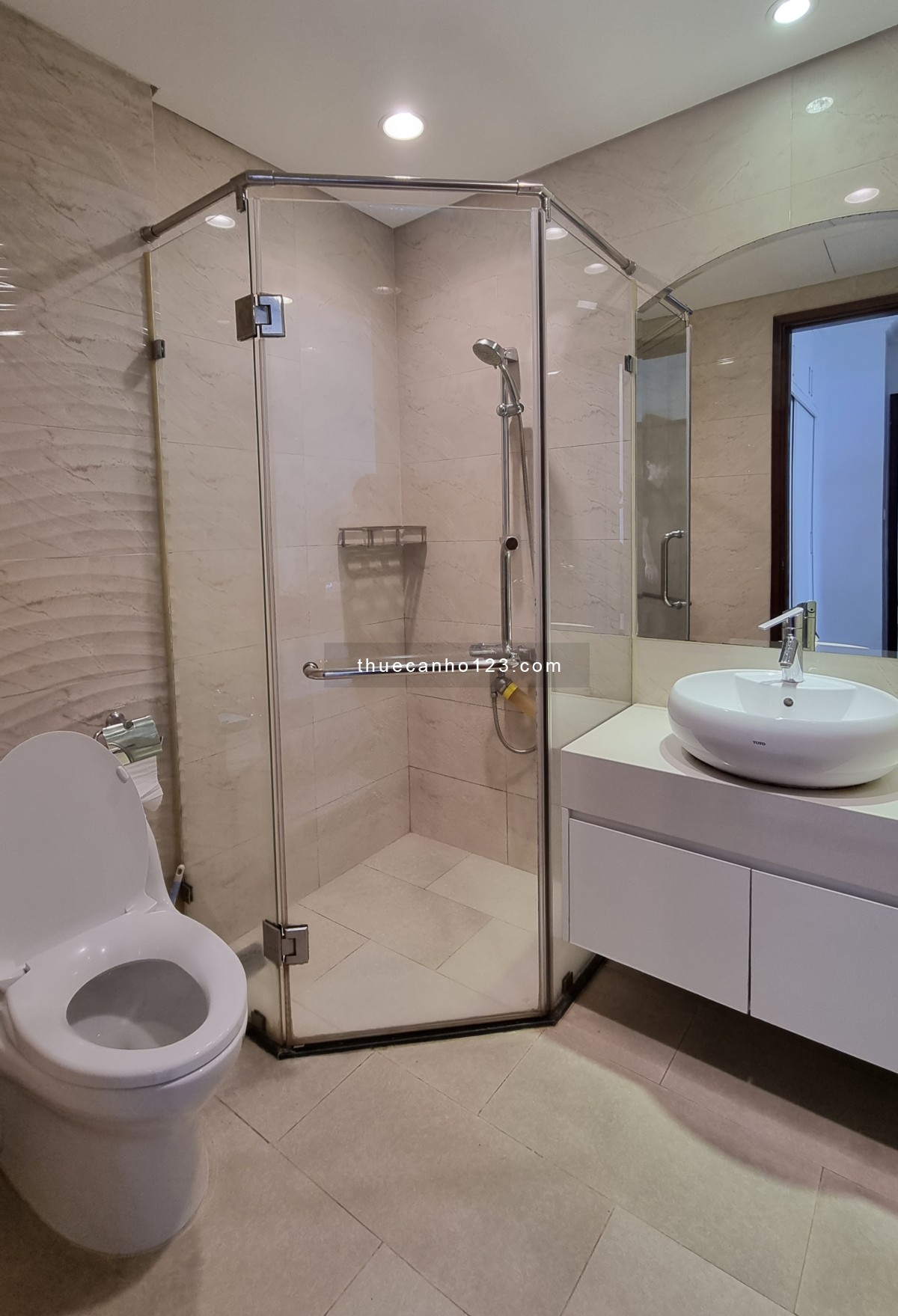 C.H 2pn, 2wc, Vinhomes Central Park, tòa C3 - chỉ từ 20.5 triệu/tháng