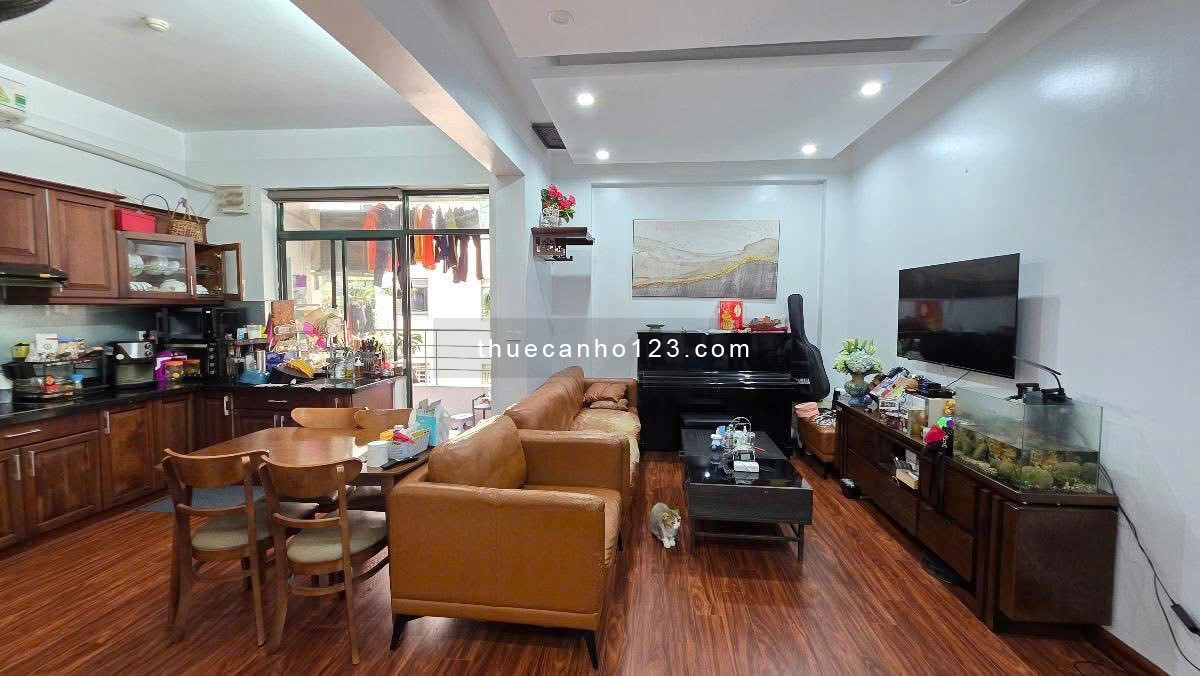 C/c Phó Cơ Điều, Căn Góc, Q11, 130m2, 3PN, 2WC, Nội thất, 10tr/tháng.