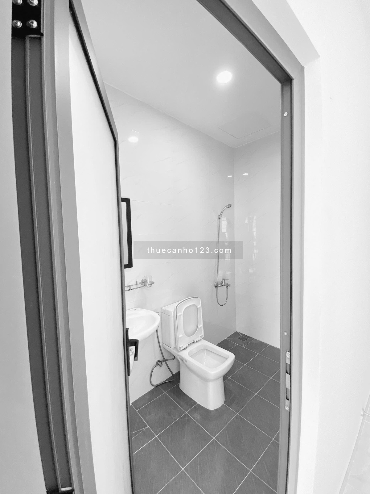 Cho thuê phòng trọ cửa sổ trời Q1, gần chợ Thái Bình, Nowzone, công viên 23/9, phố tây Bùi Viện, Pul