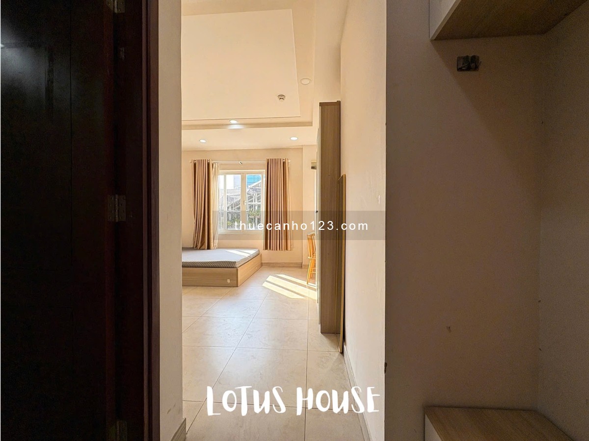 Cho thuê căn hộ Studio tone gỗ cao cấp gần sân bay Tân Sơn Nhất