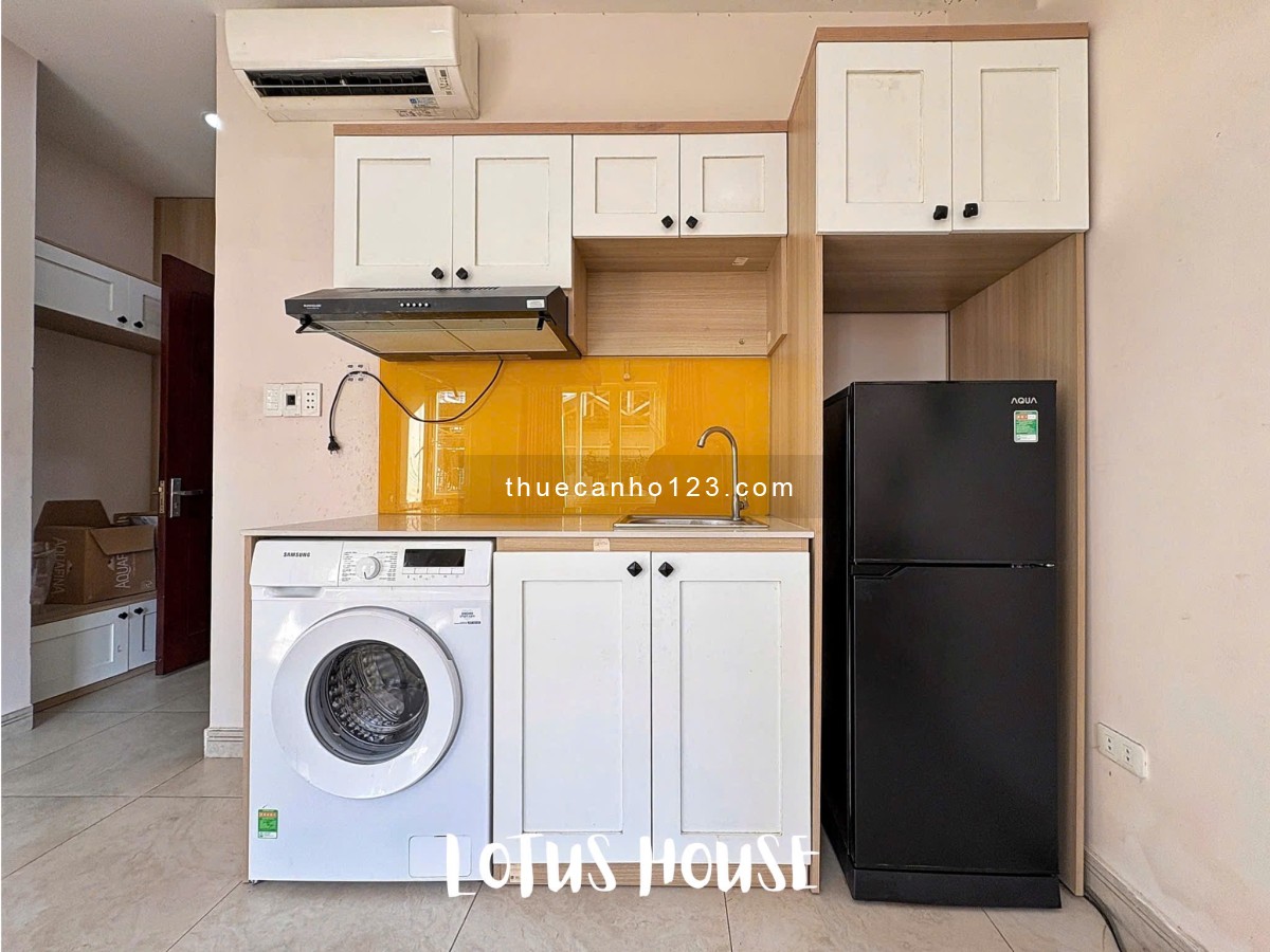 Cho thuê căn hộ Studio tone gỗ cao cấp gần sân bay Tân Sơn Nhất