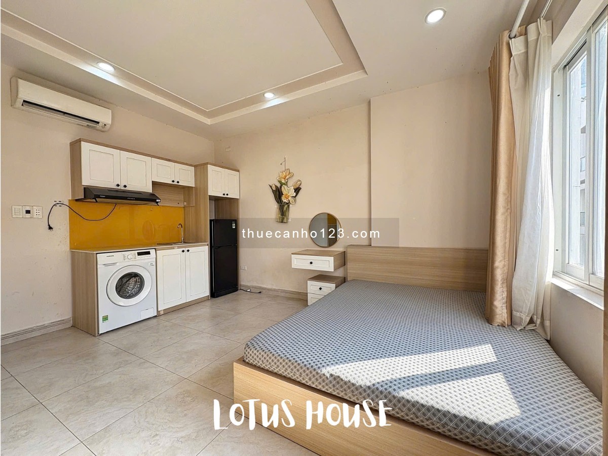 Cho thuê căn hộ Studio tone gỗ cao cấp gần sân bay Tân Sơn Nhất