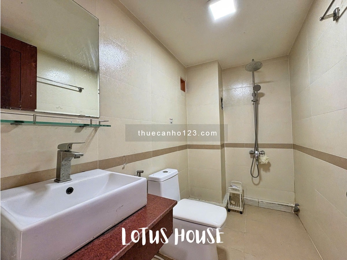 Cho thuê căn hộ Studio tone gỗ cao cấp gần sân bay Tân Sơn Nhất