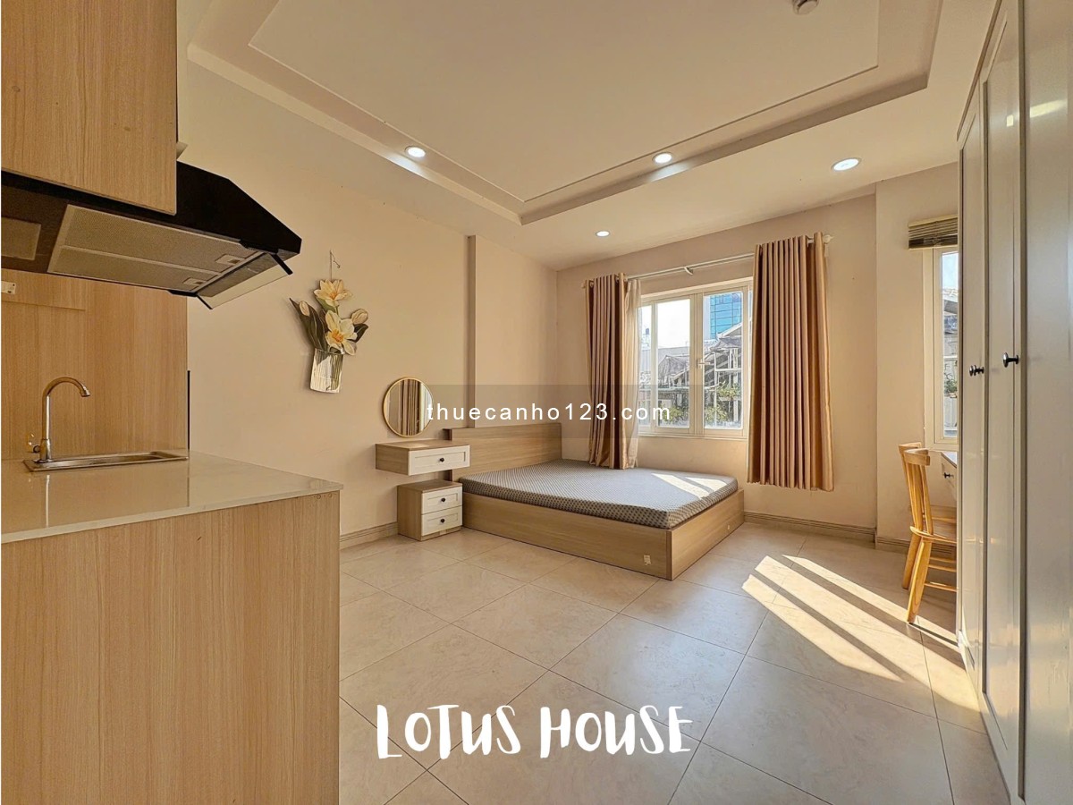 Cho thuê căn hộ Studio tone gỗ cao cấp gần sân bay Tân Sơn Nhất