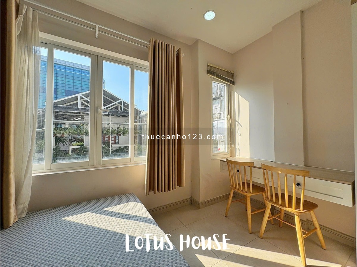 Cho thuê căn hộ Studio tone gỗ cao cấp gần sân bay Tân Sơn Nhất