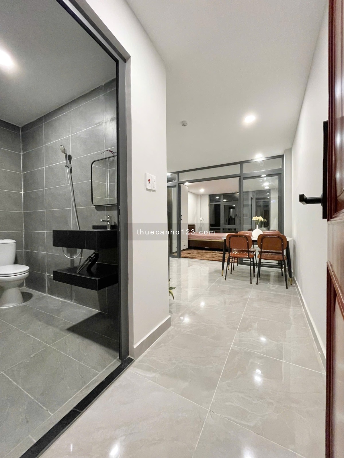 CHO THUÊ PHÒNG STUDIO TÁCH BẾP FULL NỘI THẤT CÓ MÁY GIẶT RIÊNG BANCOL GẦN SÂN BAY TÂN SƠN NHẤT, QTB