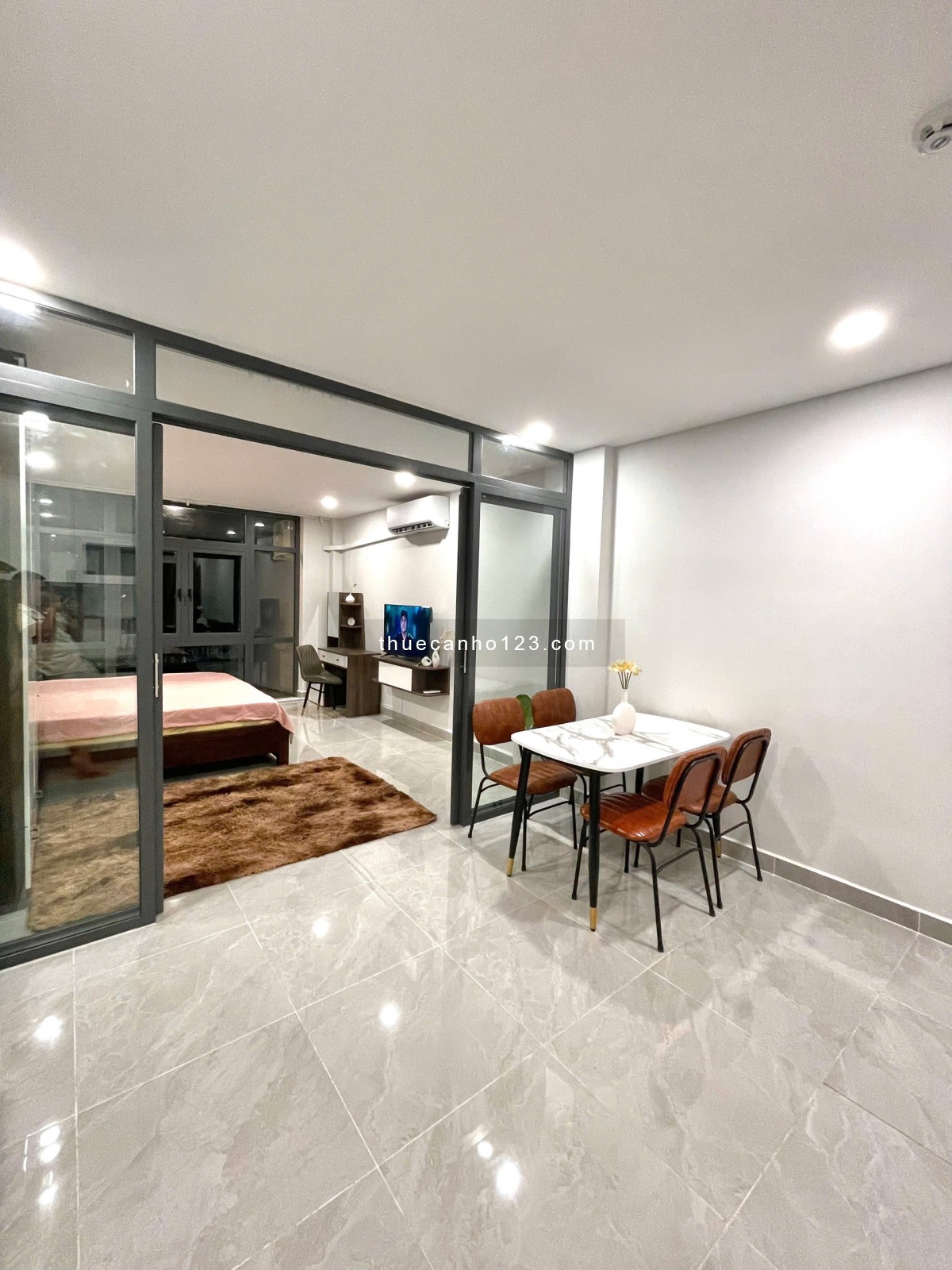 CHO THUÊ PHÒNG STUDIO TÁCH BẾP FULL NỘI THẤT CÓ MÁY GIẶT RIÊNG BANCOL GẦN SÂN BAY TÂN SƠN NHẤT, QTB