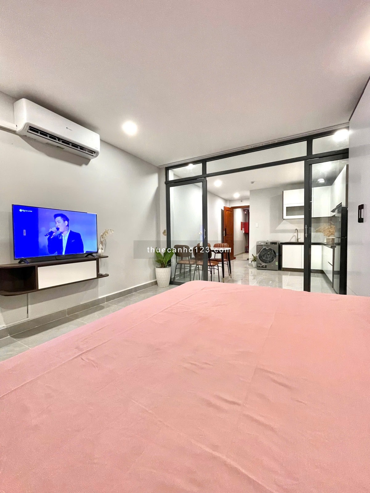 CHO THUÊ PHÒNG STUDIO TÁCH BẾP FULL NỘI THẤT CÓ MÁY GIẶT RIÊNG BANCOL GẦN SÂN BAY TÂN SƠN NHẤT, QTB