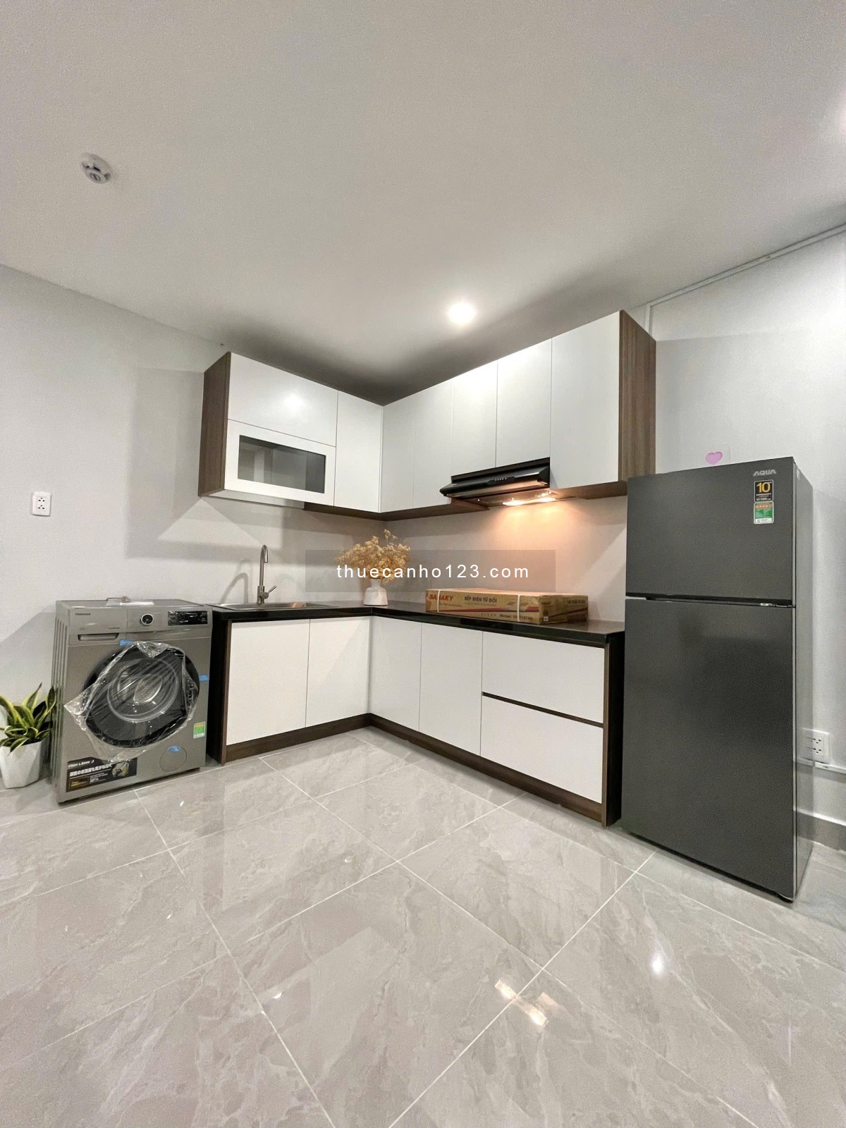 CHO THUÊ PHÒNG STUDIO TÁCH BẾP FULL NỘI THẤT CÓ MÁY GIẶT RIÊNG BANCOL GẦN SÂN BAY TÂN SƠN NHẤT, QTB