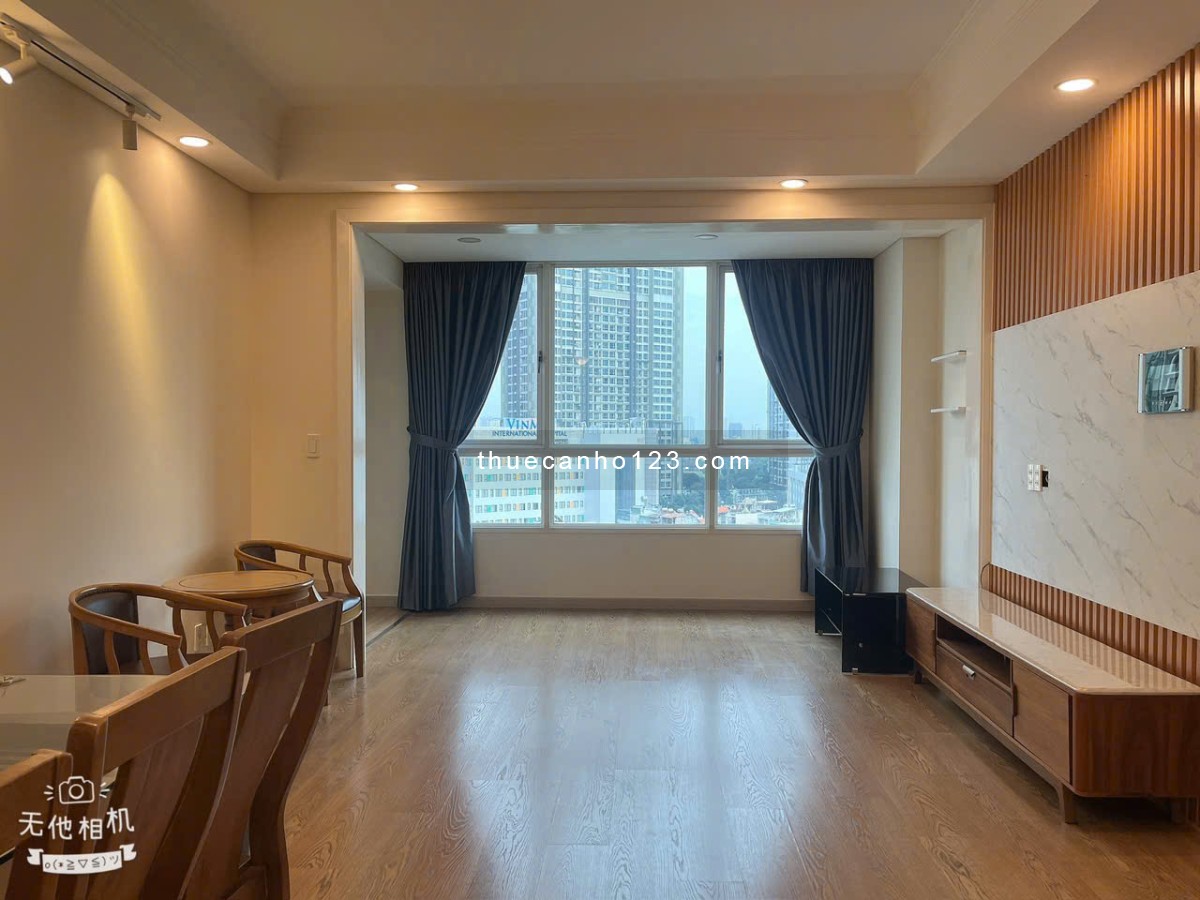 Cho thuê căn hộ 3 phòng ngủ, lầu cao view Landmark 81, nội thất cao cấp giá 22 triệu/tháng