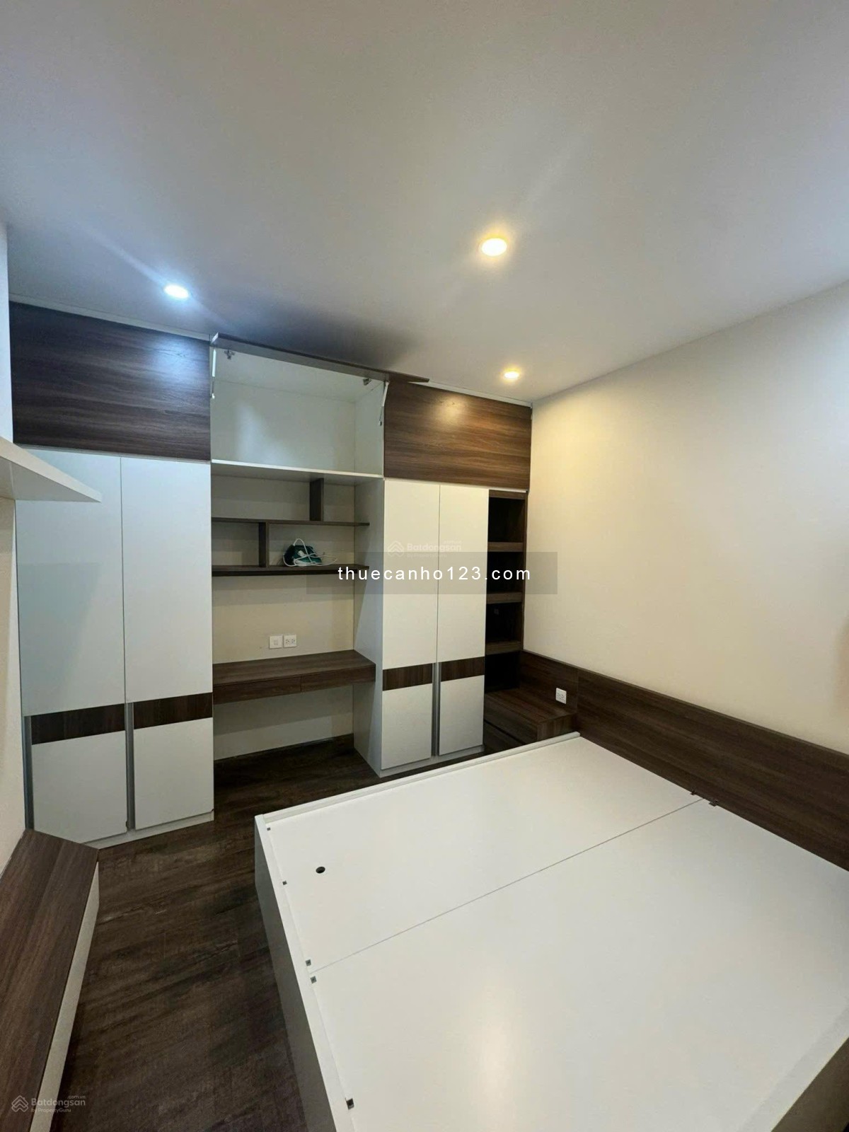 Cho thuê GoldSeason Nguyễn Tuân, chỉ 15tr, 75m2, 2N2WC hàng hiếm