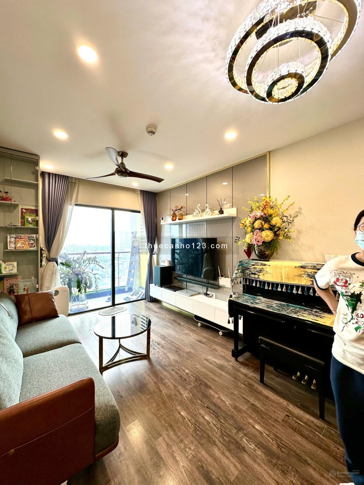 Cho thuê căn hộ 2PN, DT 70m2, đủ đồ, nhà thoáng mát giá 14tr/th tại Gold Season