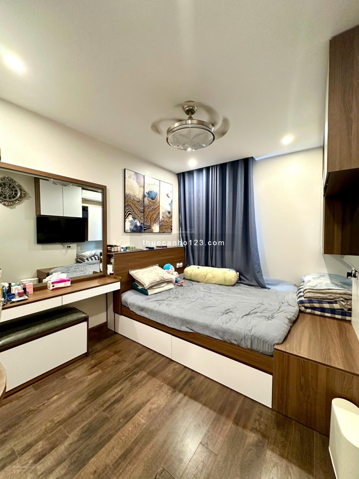 Cho thuê căn hộ 2PN, DT 70m2, đủ đồ, nhà thoáng mát giá 14tr/th tại Gold Season