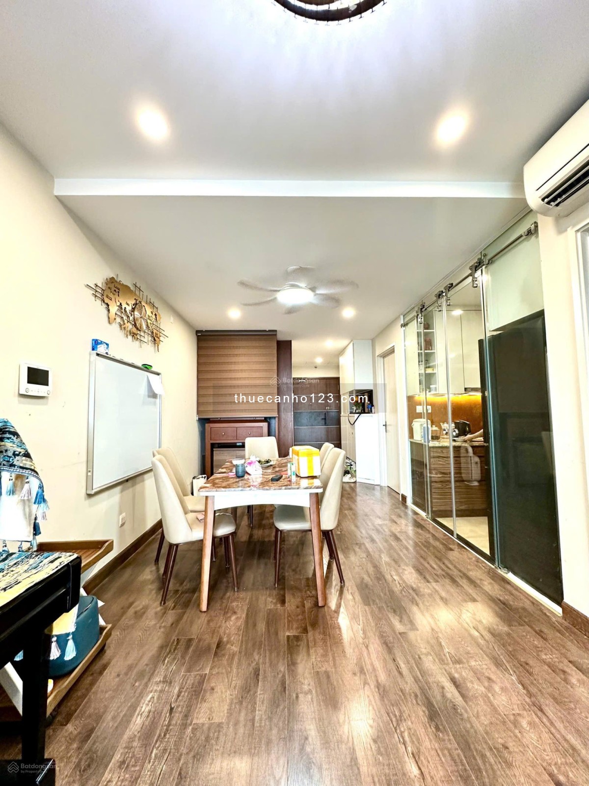 Cho thuê căn hộ 2PN, DT 70m2, đủ đồ, nhà thoáng mát giá 14tr/th tại Gold Season