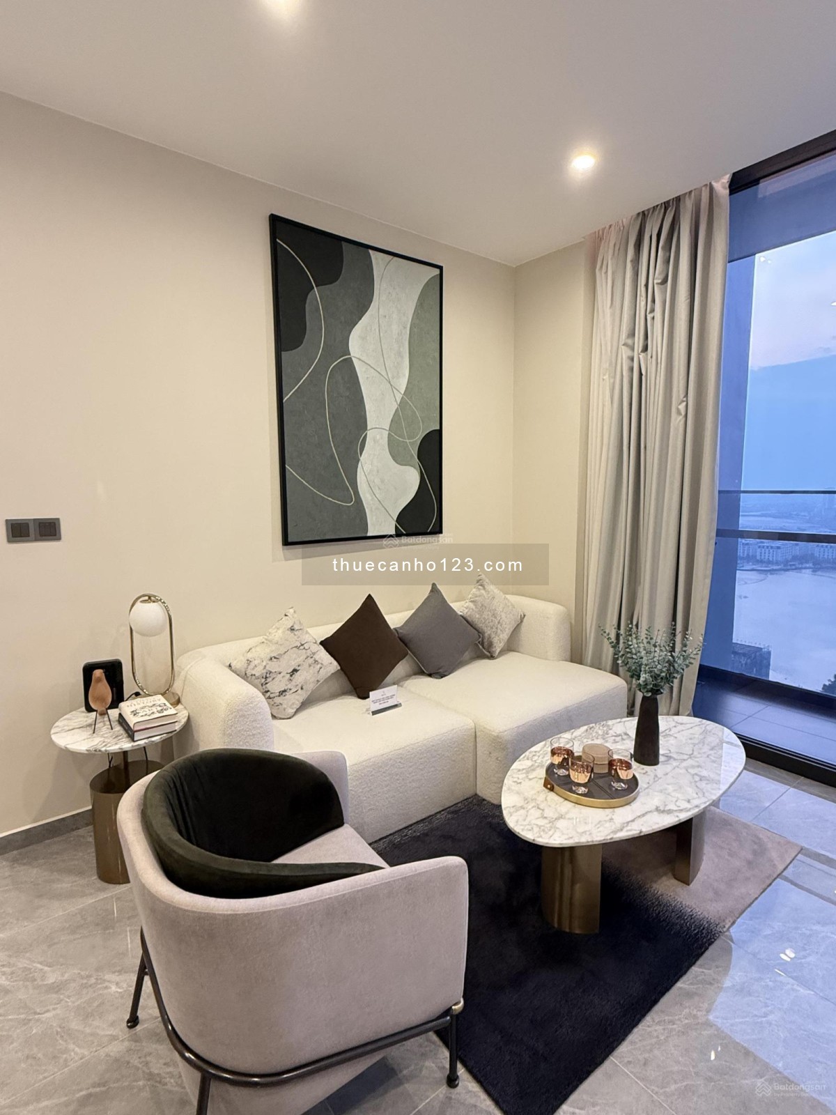 Cần cho thuê gấp căn hộ 2-3 phòng ngủ full đồ Imperia Garden