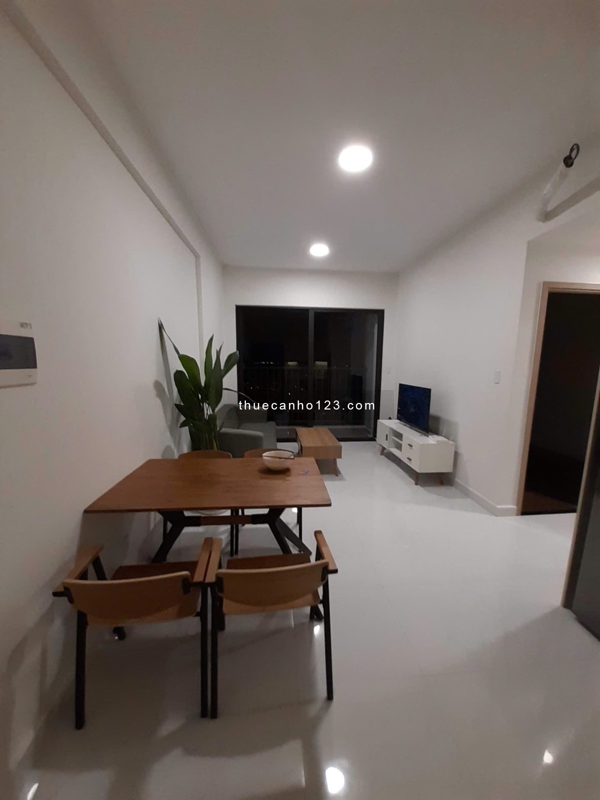 Safira 2PN-2WC, Full nội thất, căn góc, lầu 19, view thoáng.