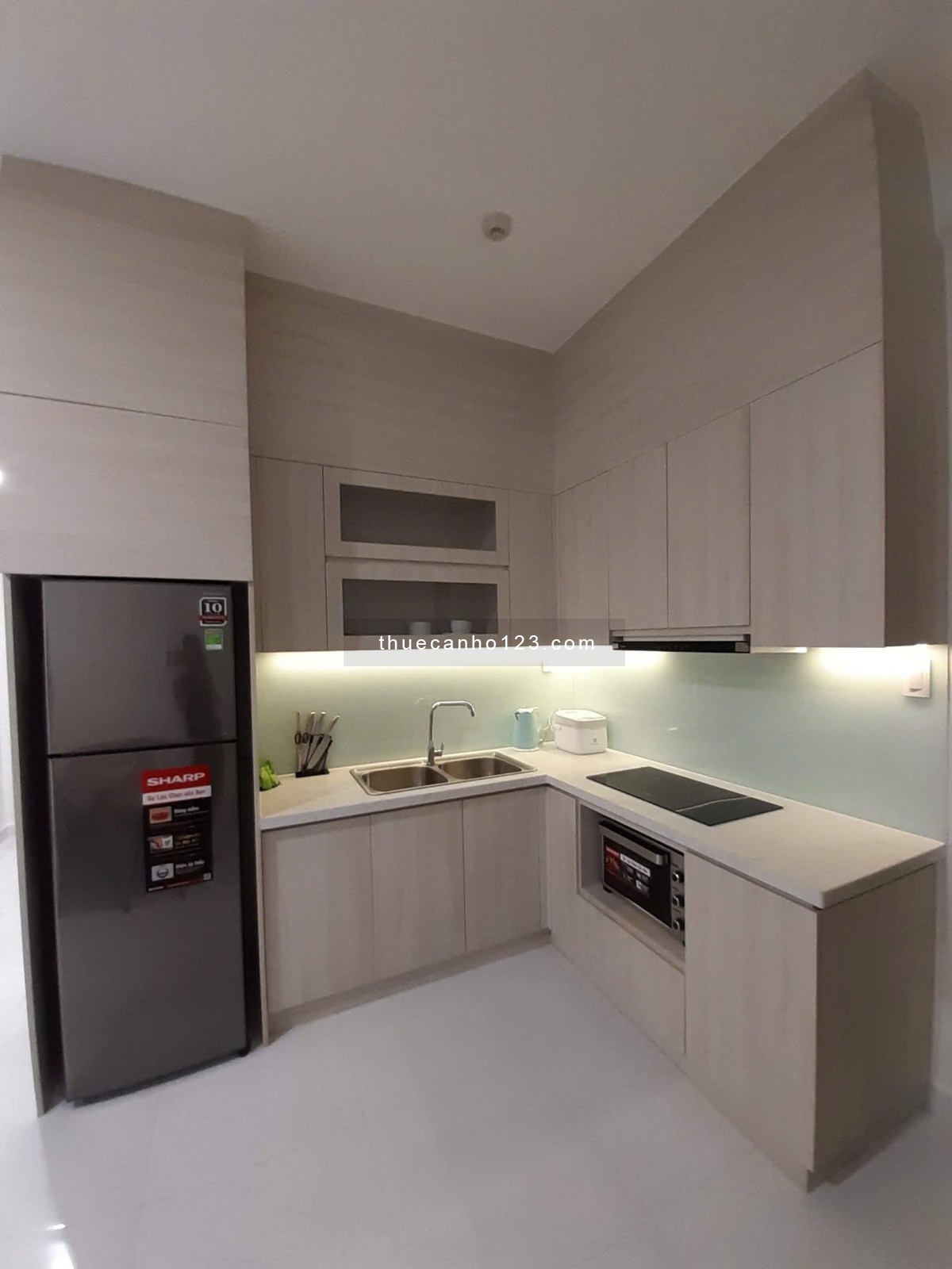 Safira 2PN-2WC, Full nội thất, căn góc, lầu 19, view thoáng.