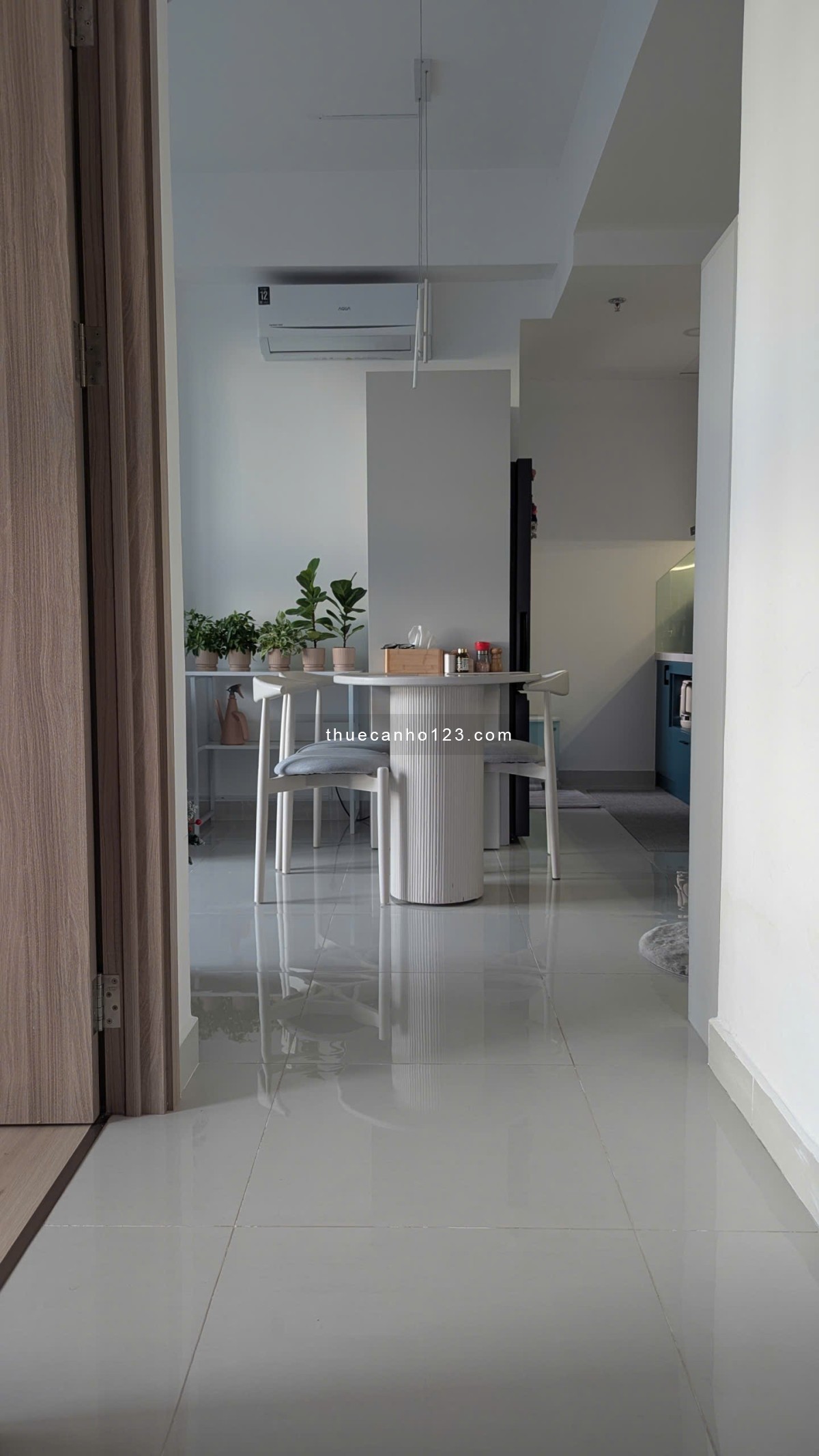 2pn-2Wc, Full nội thất, căn góc, lầu 18, view sông và cảng.