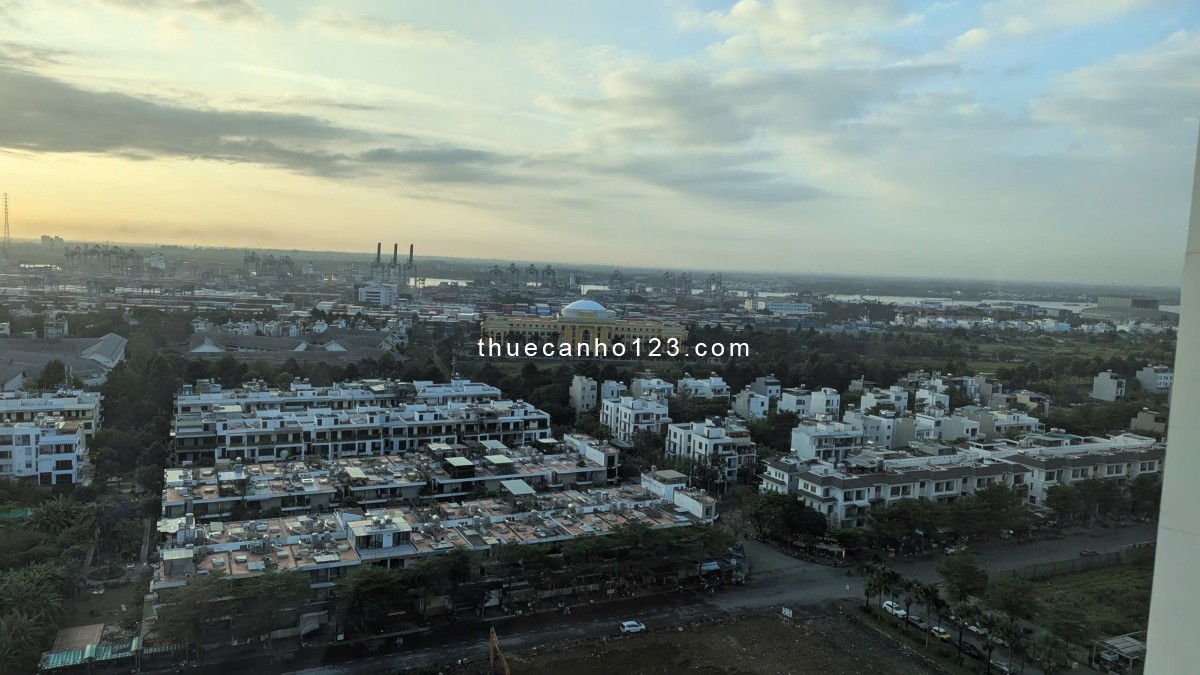 2pn-2Wc, Full nội thất, căn góc, lầu 18, view sông và cảng.