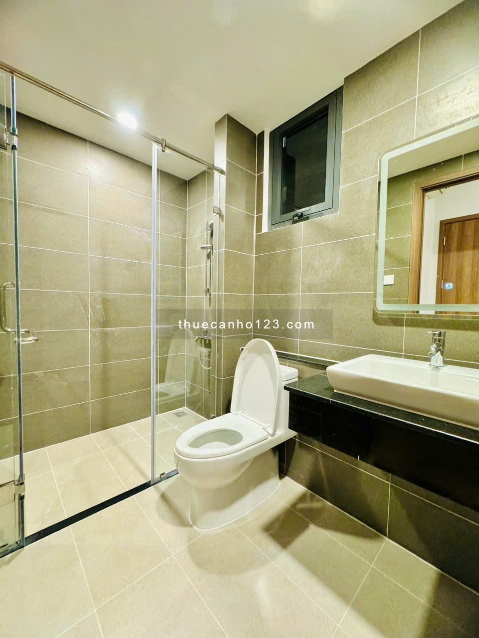 Căn hộ Oriental Plaza, Tân Phú căn 3p ngủ full nội thất giá 15,5tr