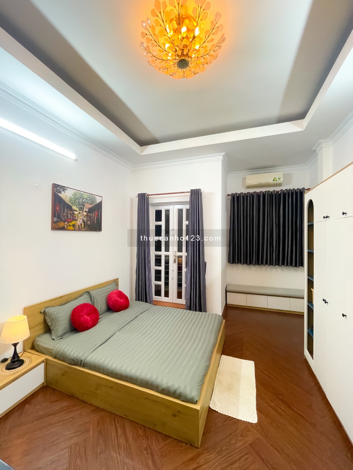 Cho thuê căn hộ Studio Ban công Q1 gần cầu Calmette, cầu Khánh Hội, chợ Bến Thành, Metro số 1