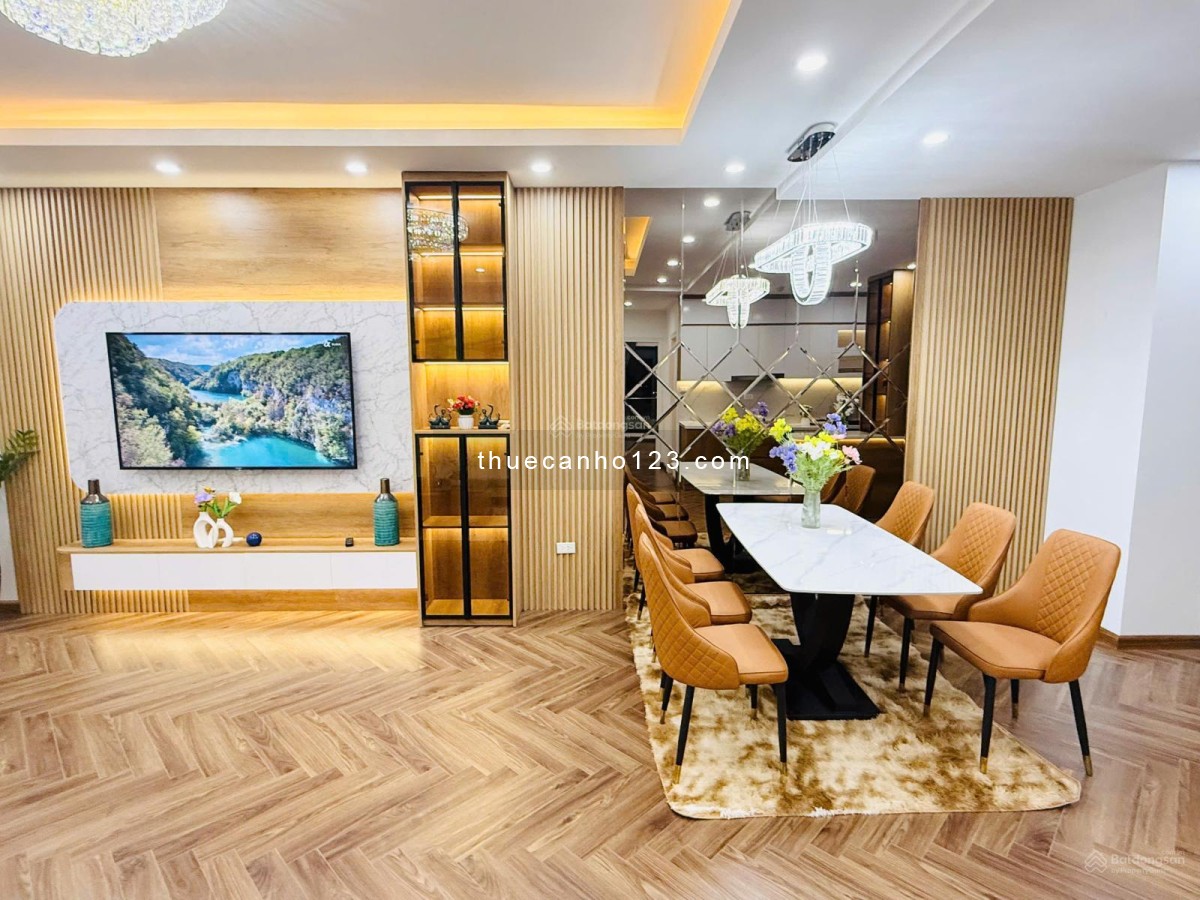 Cho thuê căn góc 3 ngủ 3 vs, dt 135m2, đủ đồ, nhà mới, thoáng tại Chung cư The Legacy