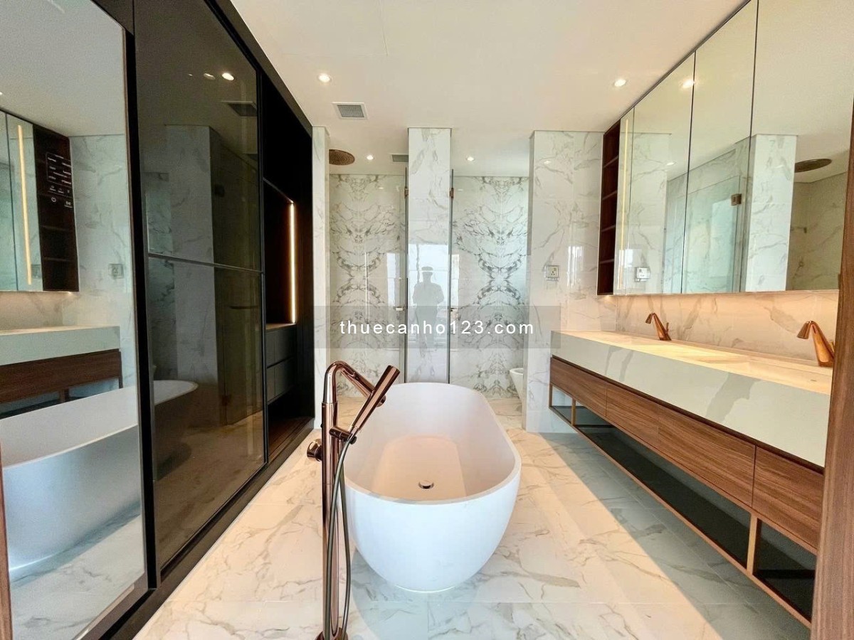 Căn 3 phòng ngủ Secret 152m2, full view sông, Nội Thất Cơ Bản, giá 115 triệu. Tại Crest Metropole