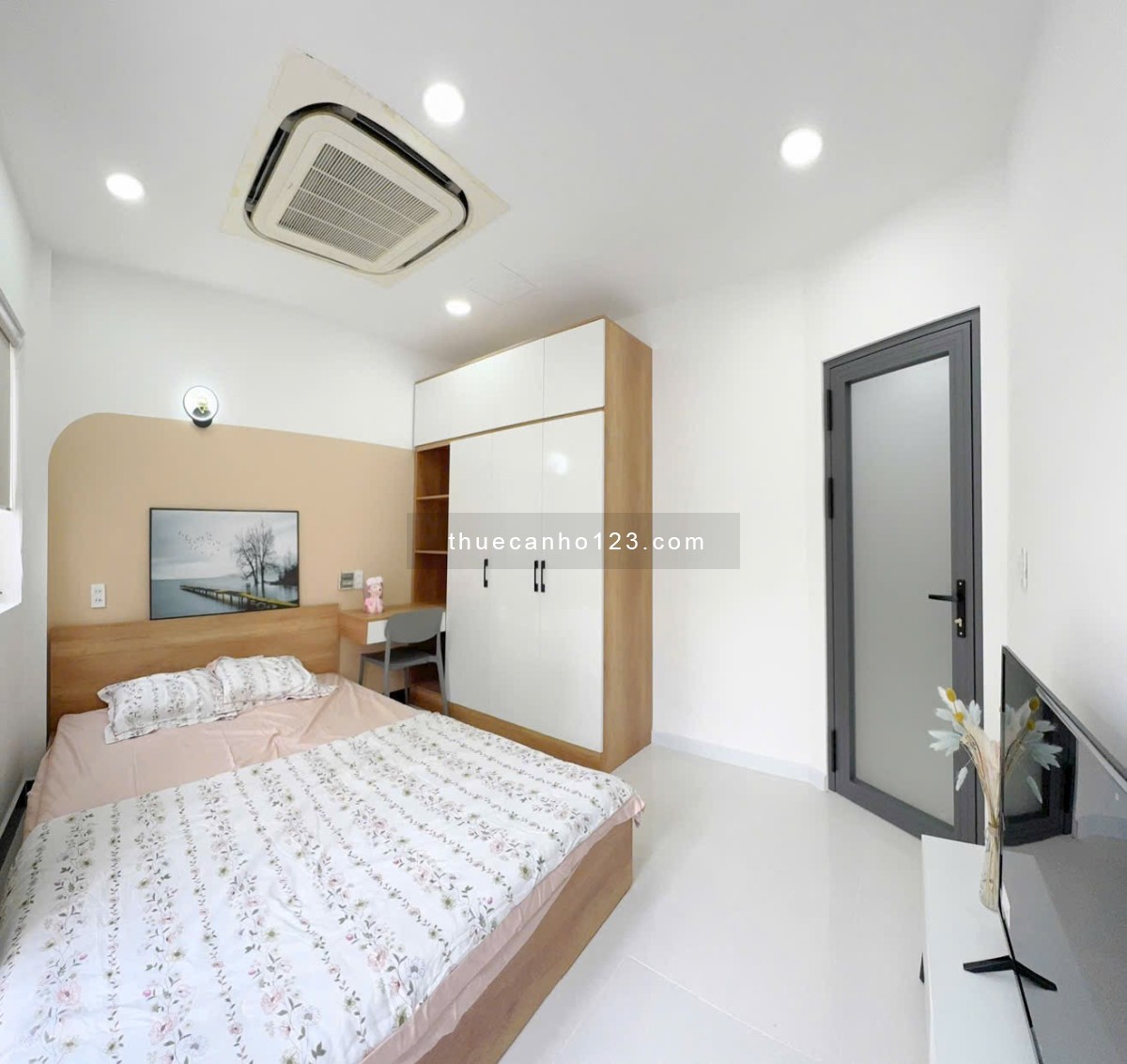 Căn hộ 1PN ban công 45m2 - tách bếp full nội thất ngay khu sầm uất Phan Xích Long giáp Quận 1 , 3