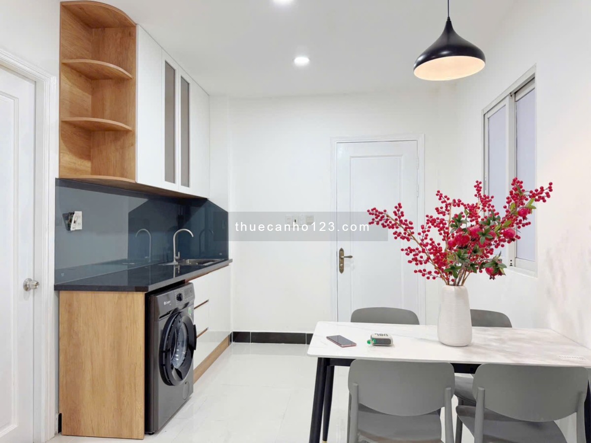 Căn hộ 1PN ban công 45m2 - tách bếp full nội thất ngay khu sầm uất Phan Xích Long giáp Quận 1 , 3
