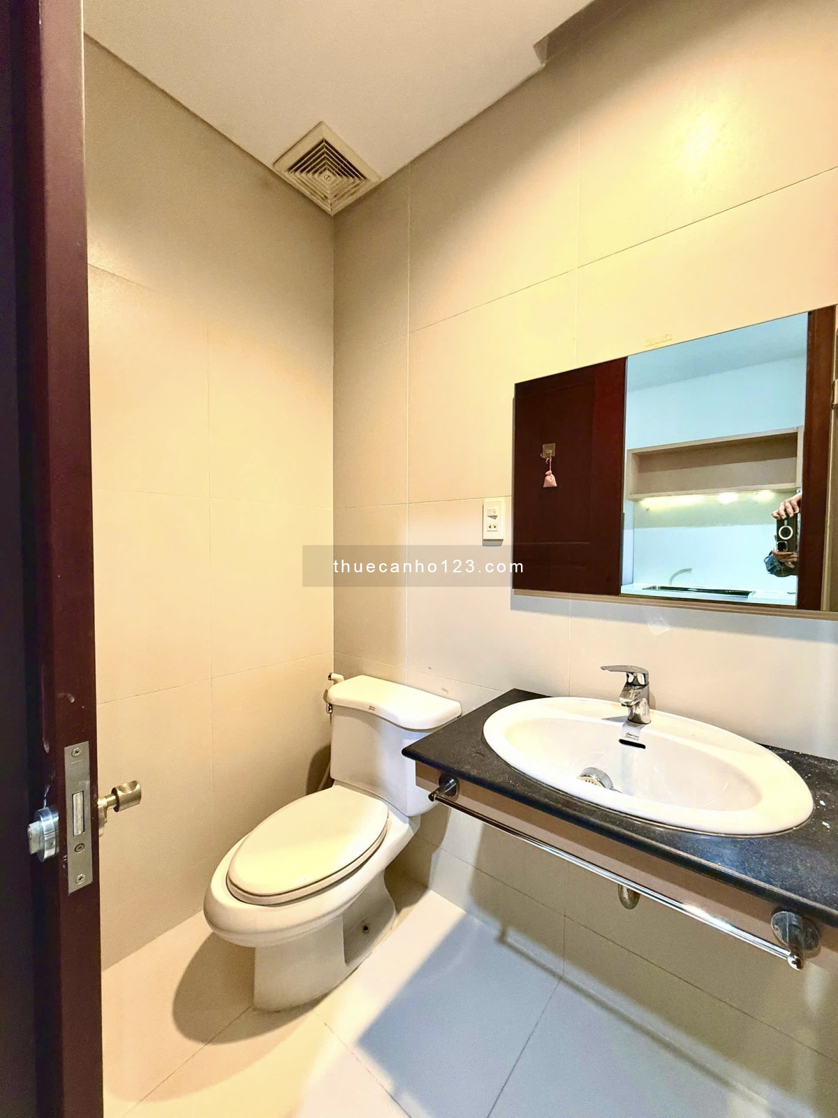 Căn Hộ Ban Công Mới 100% Gần Hồ Con Rùa_CV Lê Văn Tám_Dinh Độc Lập Quận 1