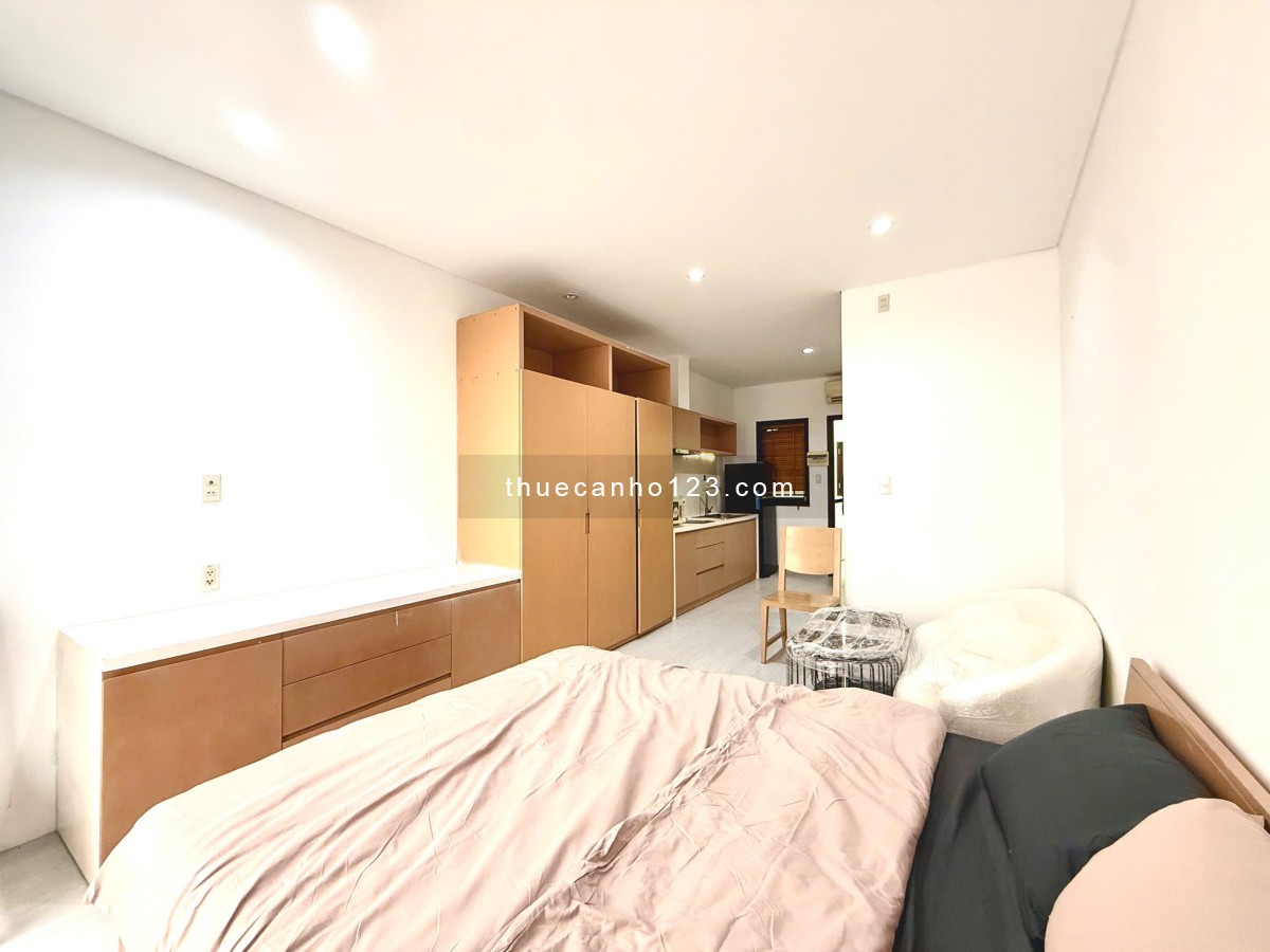 Căn Hộ Ban Công Mới 100% Gần Hồ Con Rùa_CV Lê Văn Tám_Dinh Độc Lập Quận 1