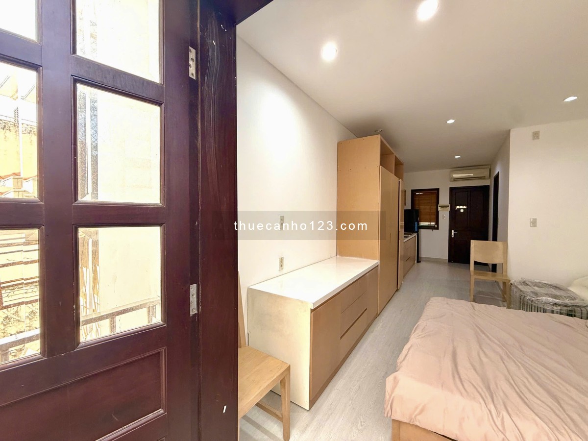 Căn Hộ Ban Công Mới 100% Gần Hồ Con Rùa_CV Lê Văn Tám_Dinh Độc Lập Quận 1