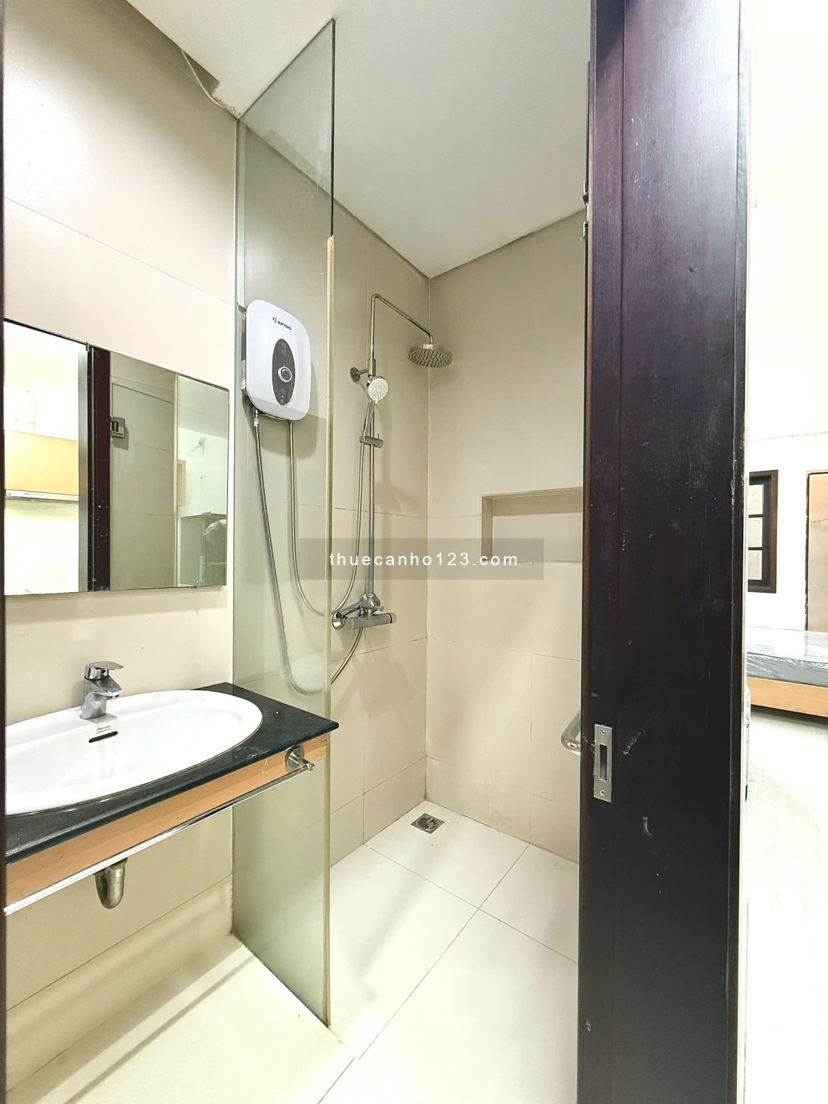 Căn Hộ Ban Công Mới 100% Gần Hồ Con Rùa_CV Lê Văn Tám_Dinh Độc Lập Quận 1