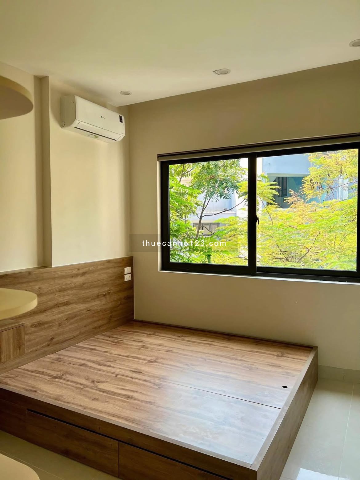 Cho thuê căn hộ Tân Bình 1PN gần Sân bay TSN, Etown, K300