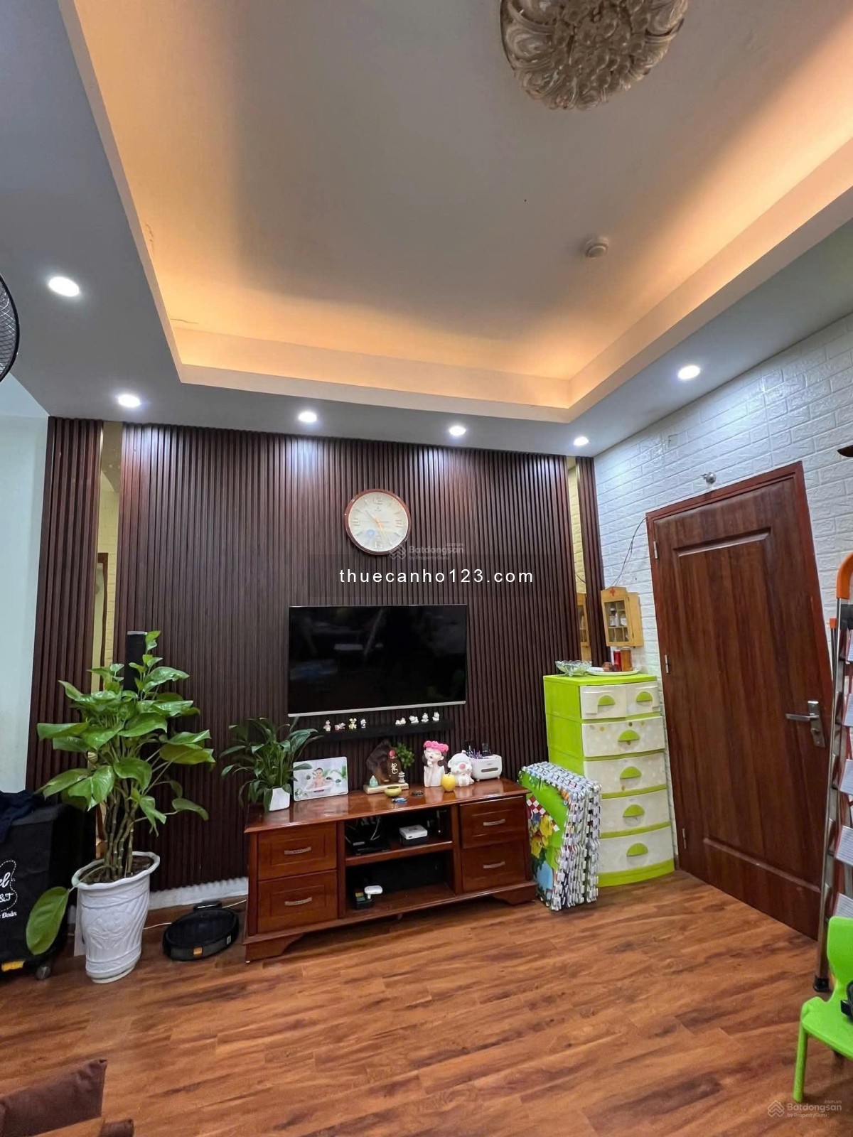 Cho thuê căn hộ 2 ngủ CT12 - Kim Văn Kim Lũ