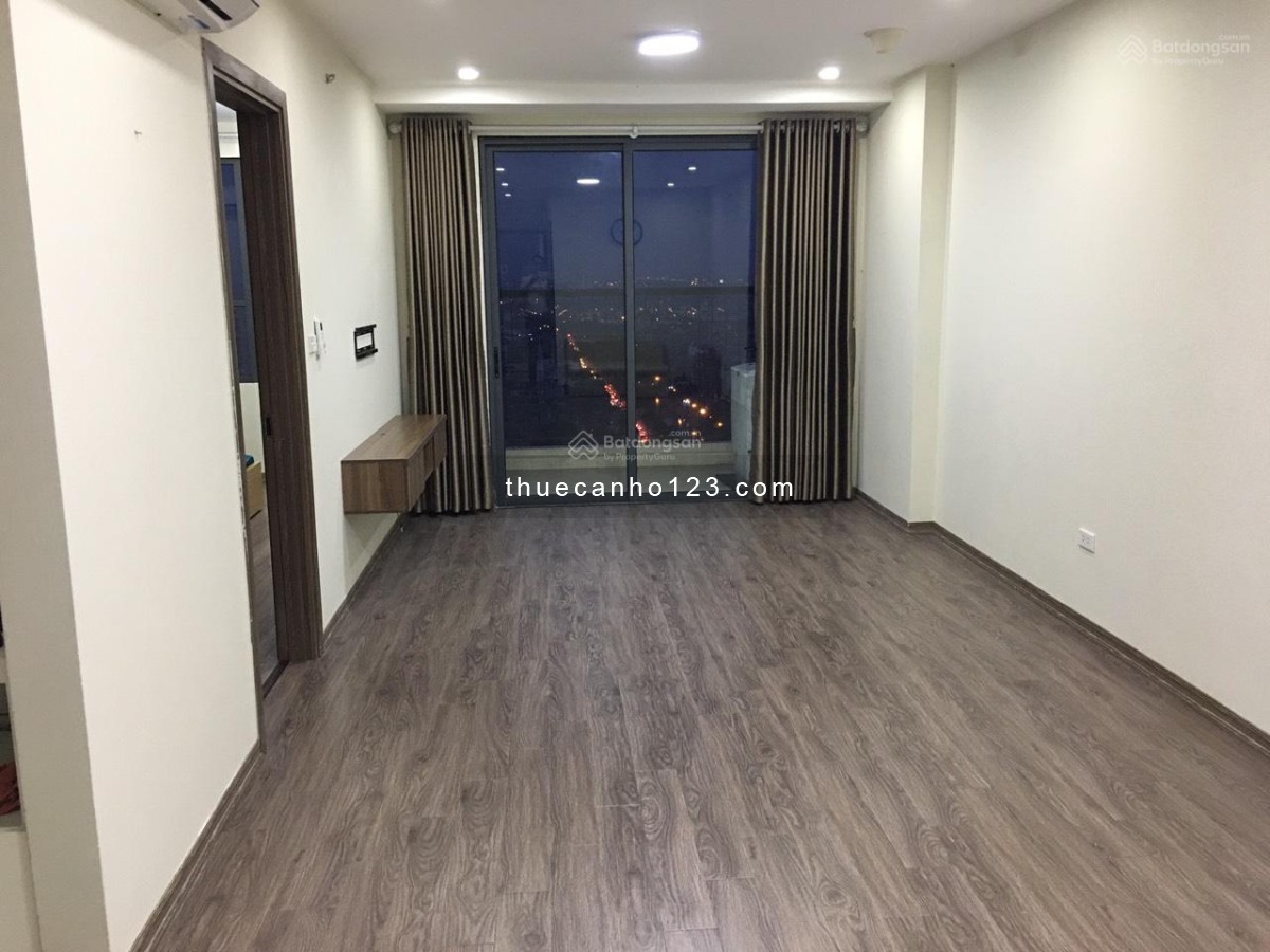 Helios Tower 75 Tam Trinh cho thuê căn hộ 2 ngủ 70m2, hoàn thiện sàn gỗ, nhà đẹp thoáng
